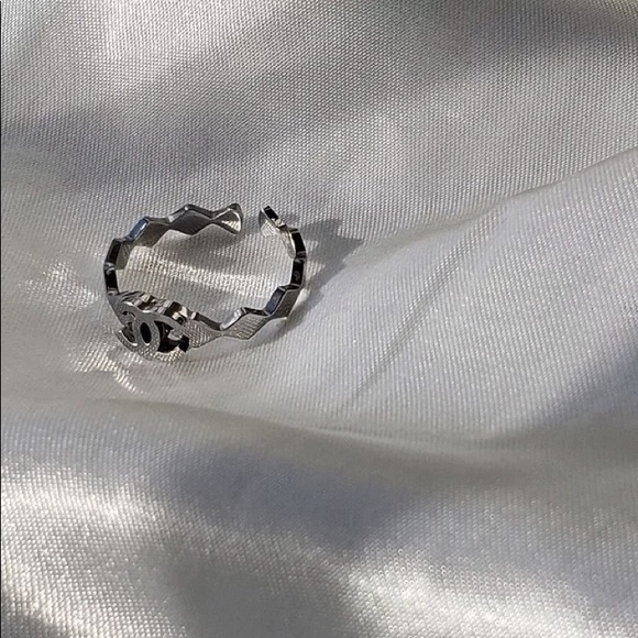Adjustable Curved Ring - Picture 2 of 2